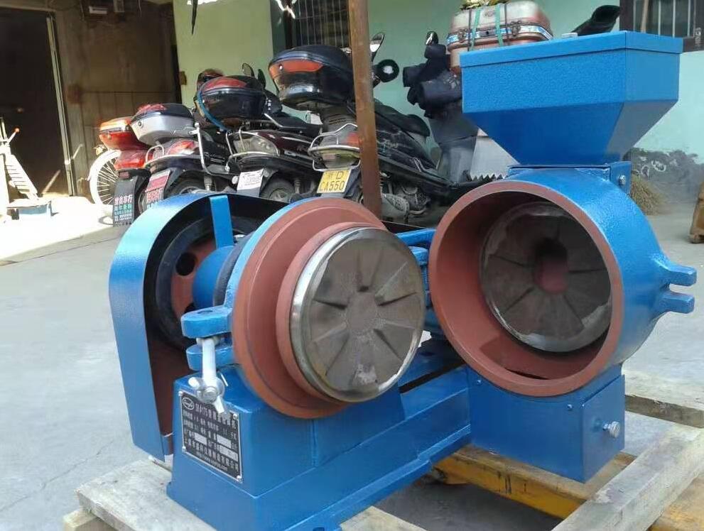 IIφ175圆盘粉碎机构造图 雷韵介绍(图1)