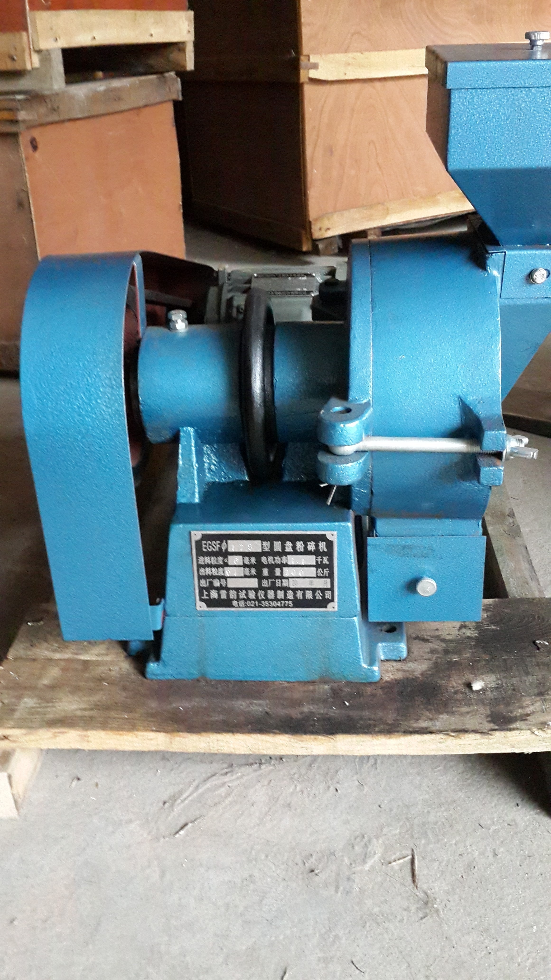 IIφ175圆盘粉碎机构造图 雷韵介绍(图3)